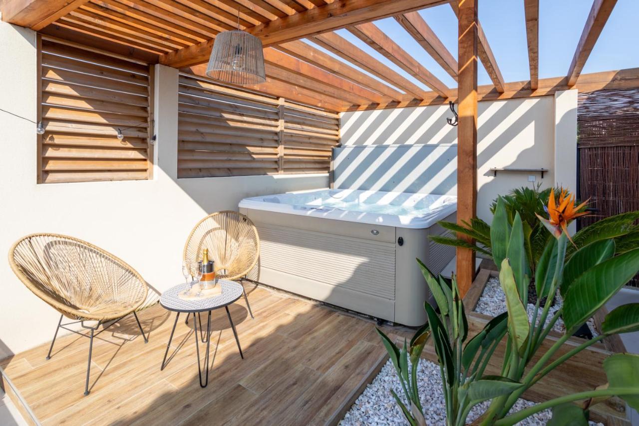 L'Entre Deux-Suite Romantique - Jacuzzi Privatif - Clim Reversible - Wifi Le Somail Buitenkant foto