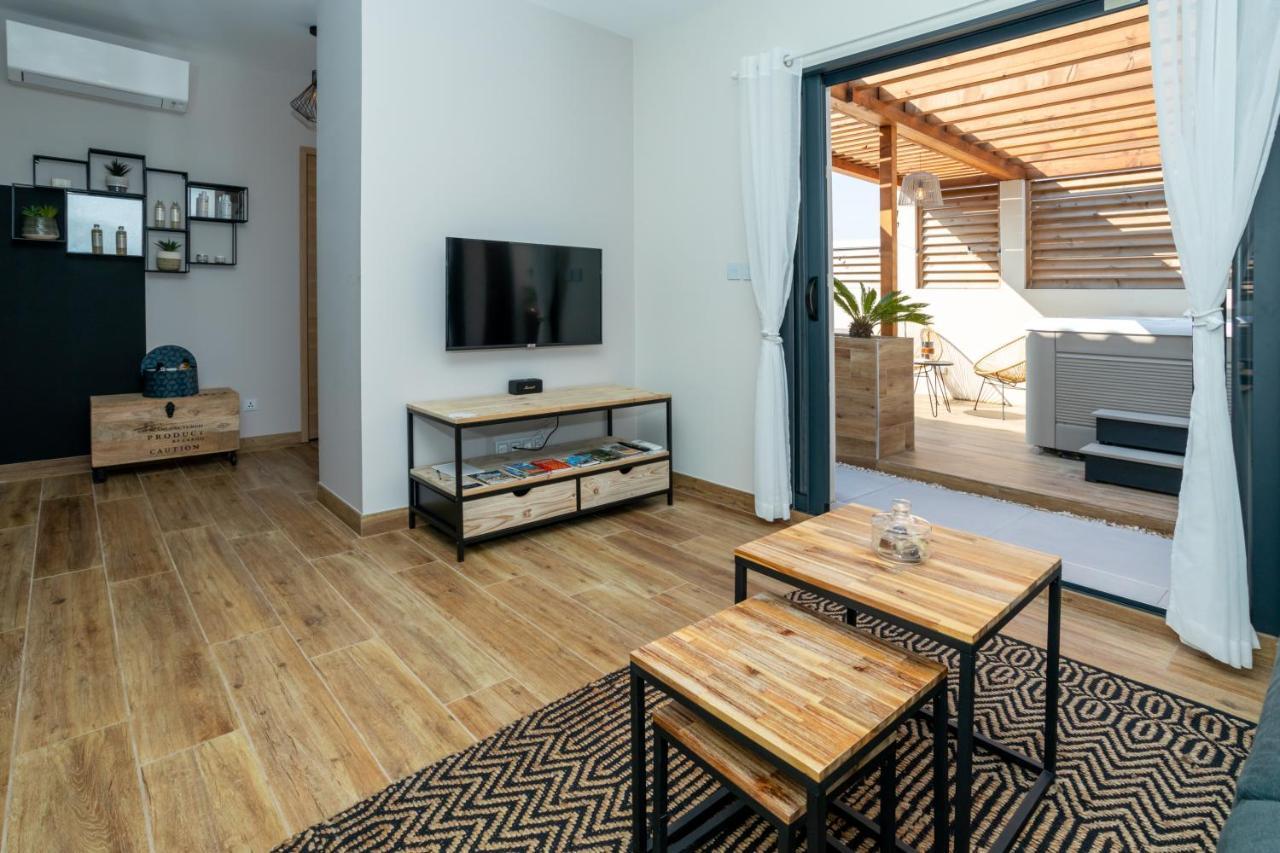 L'Entre Deux-Suite Romantique - Jacuzzi Privatif - Clim Reversible - Wifi Le Somail Buitenkant foto
