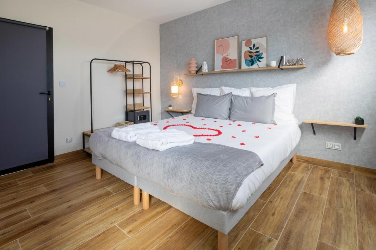 L'Entre Deux-Suite Romantique - Jacuzzi Privatif - Clim Reversible - Wifi Le Somail Buitenkant foto