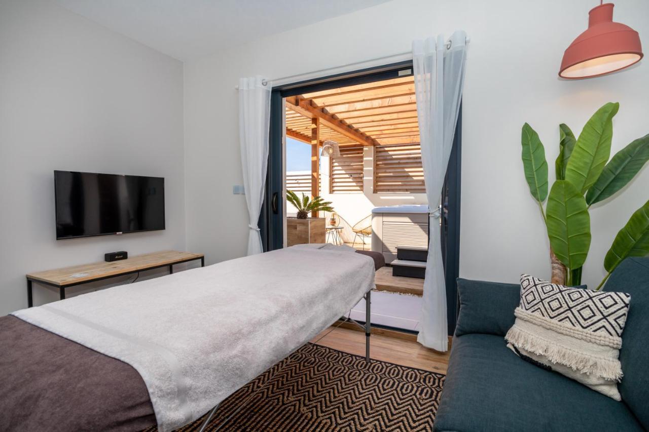 L'Entre Deux-Suite Romantique - Jacuzzi Privatif - Clim Reversible - Wifi Le Somail Buitenkant foto